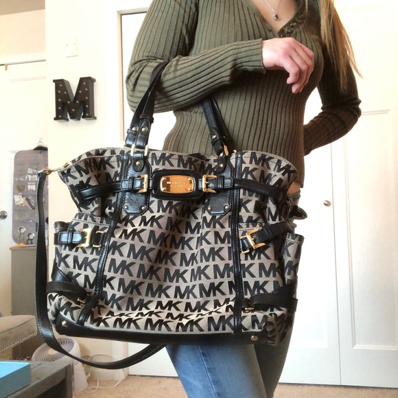 ❗️Sold❗️Michael Kors Purse Traditional MK Print - Picture 8 of 8